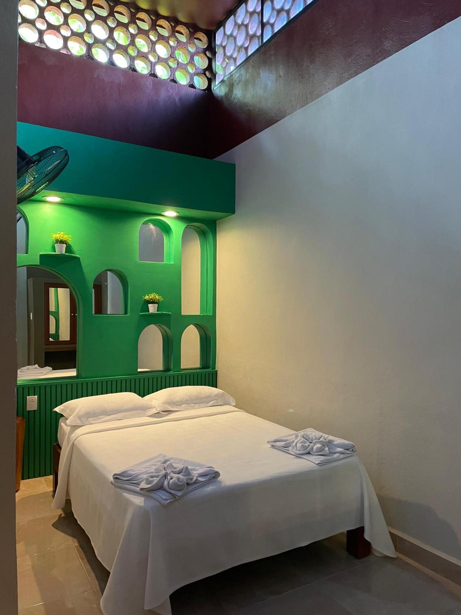 Hostal Poquito A Poquito Вальядолид Экстерьер фото