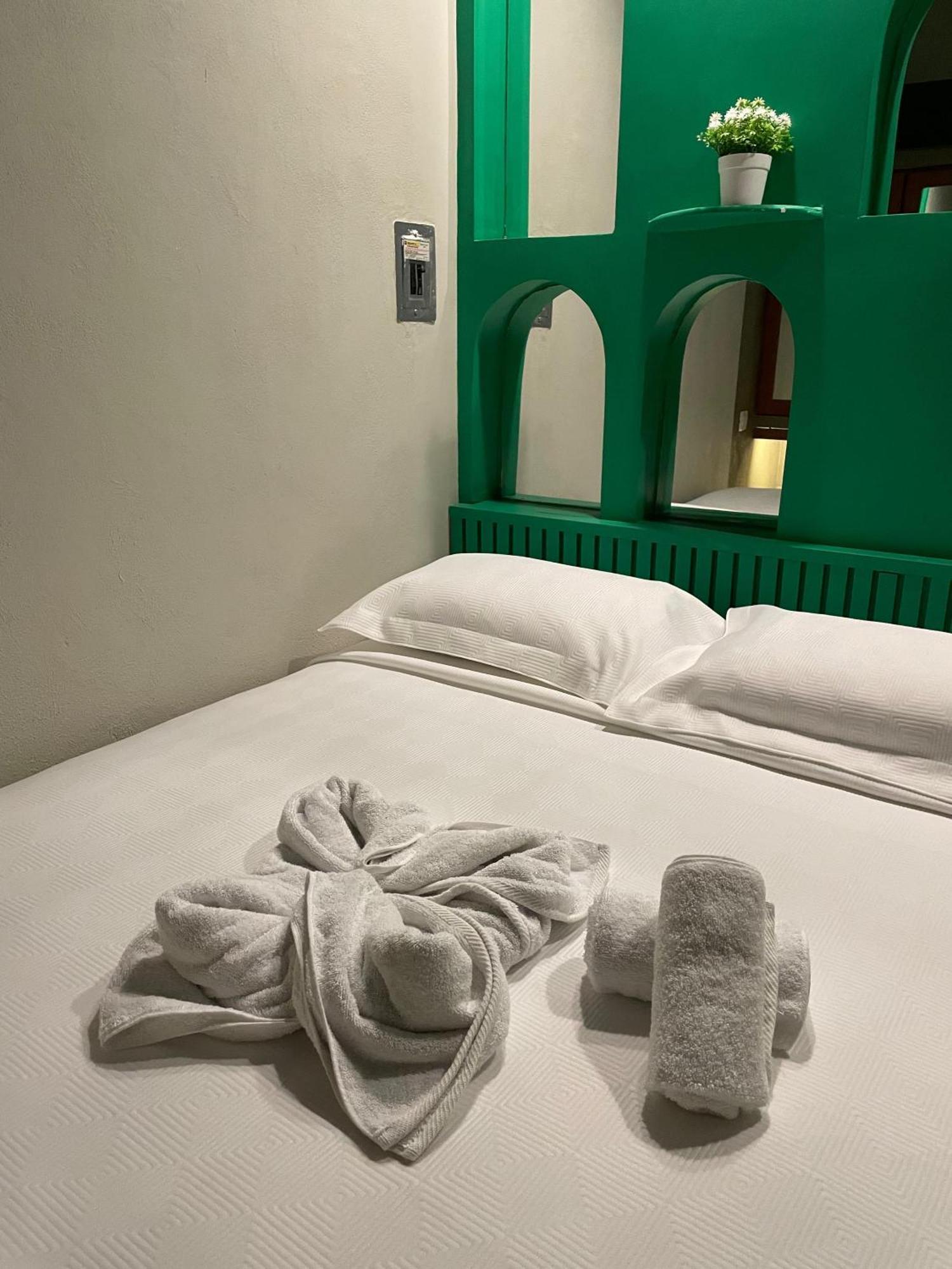Hostal Poquito A Poquito Вальядолид Экстерьер фото