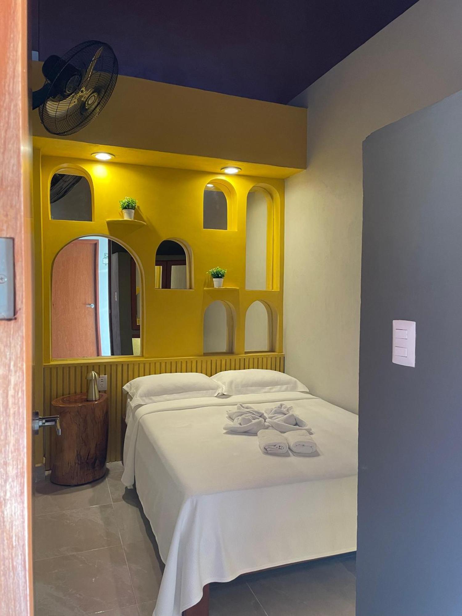 Hostal Poquito A Poquito Вальядолид Экстерьер фото